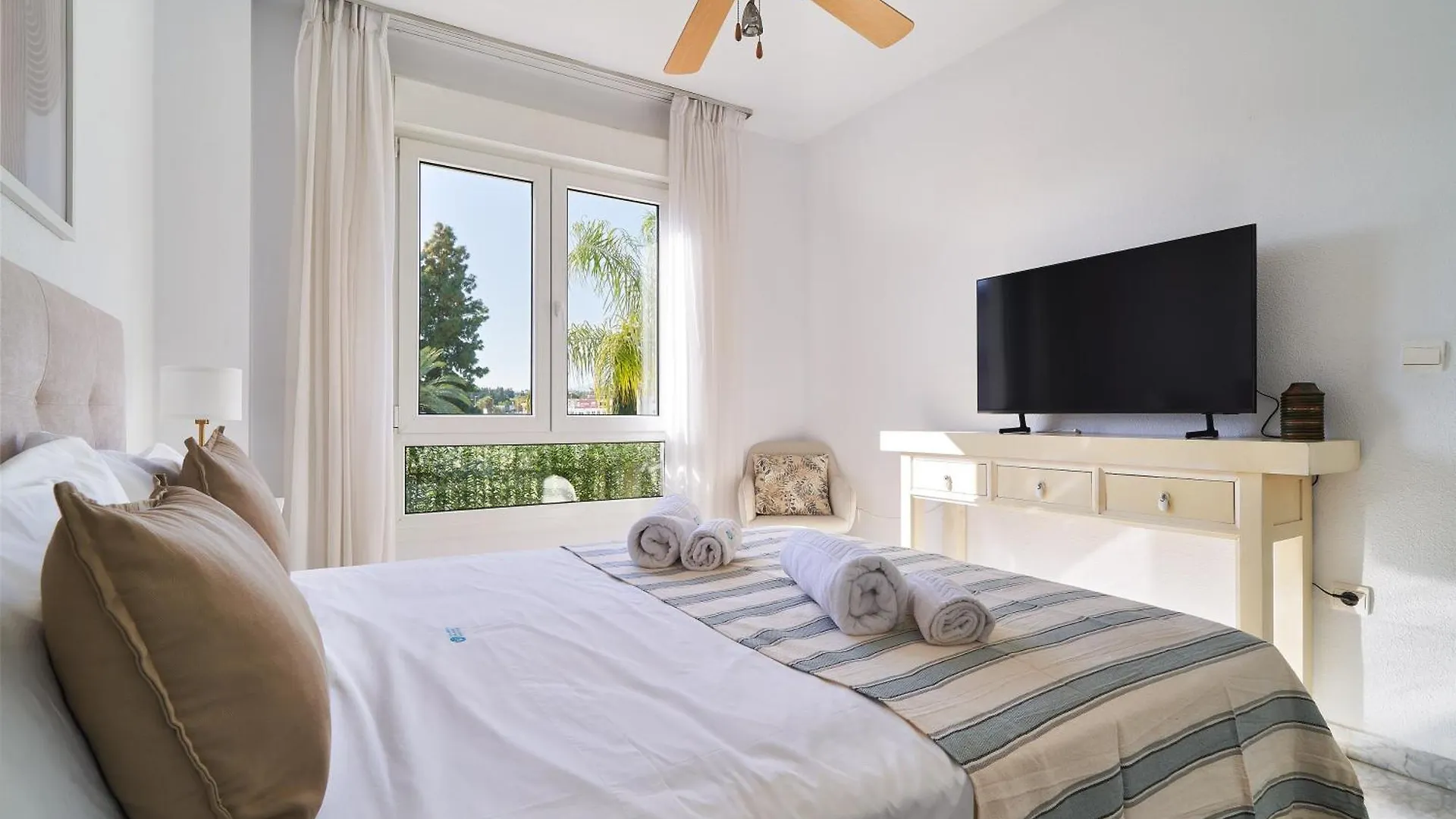 Marbella Banus Suites - Banus Rio Verde Beachside Lejlighed